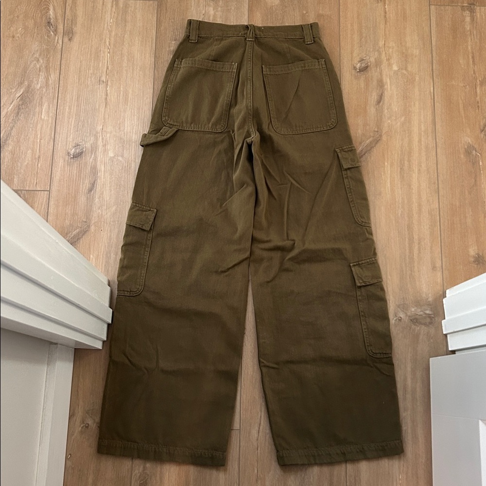 NWOT - REFORMATION ‘Landy’ Wide Leg Cargo Jeans in Dark Olive - Picture 9 of 9